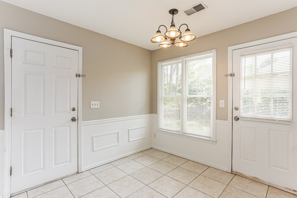 Building Photo - 460 Heathgate Dr SW