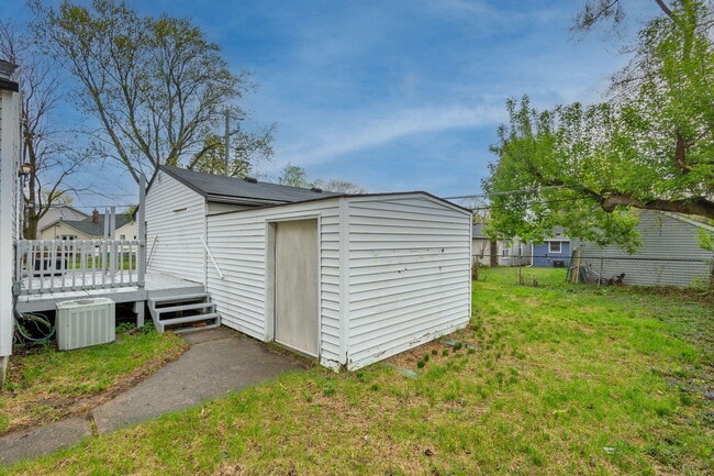 Building Photo - 15398 Garfield St