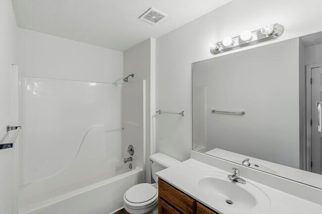 Building Photo - 1725-1727-1727 Louise Cir