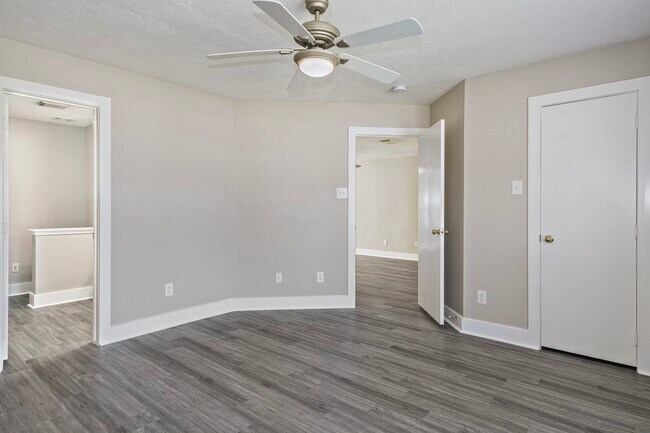 Building Photo - 18178 Woodsdale Ct