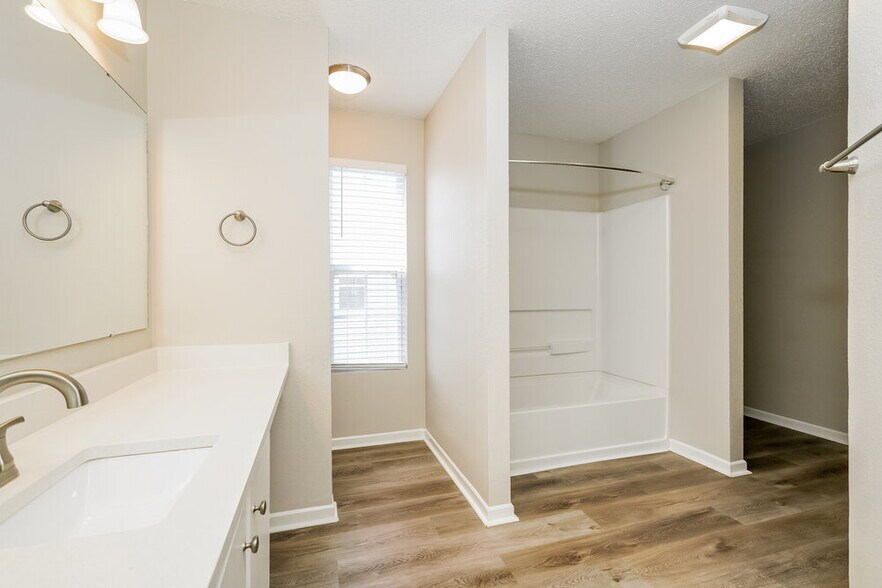 Building Photo - 1413 Broyles Dr