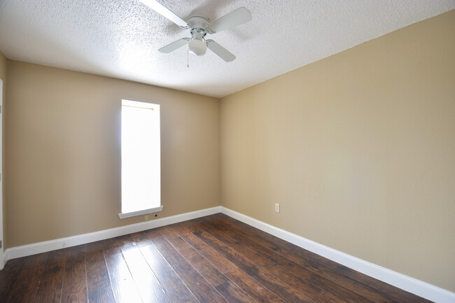 Building Photo - 1732 Carrollwood Dr