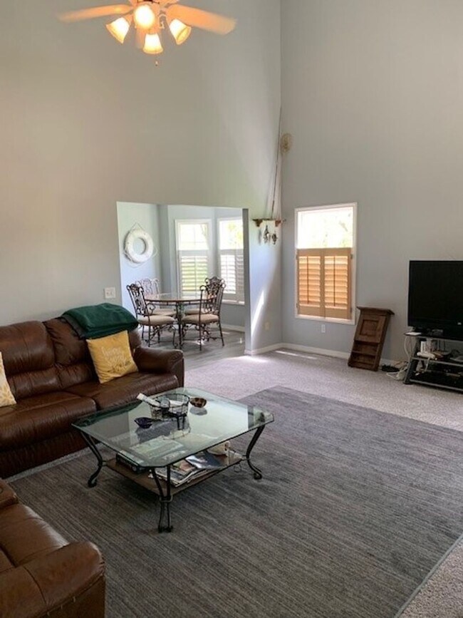 Building Photo - Furnished 4 Bedroom 3 Bath House in Kimberling City, MO with 2 car garage-Seasonal Lake View