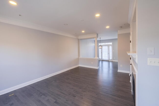 Building Photo - 904 Crestfield Dr