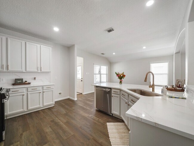 Building Photo - 3301 Clover Hill Ln