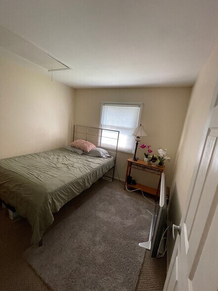 Bathroom - 7040 Meadowbrook Ln