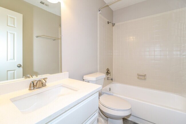 Building Photo - 2464 Green Glen Dr