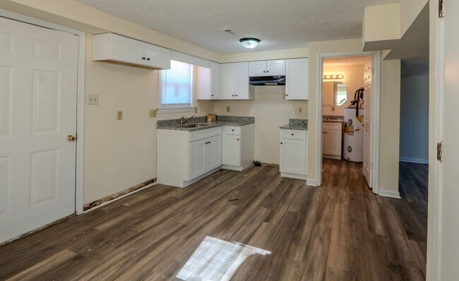 Building Photo - 922 Southern Hills Dr