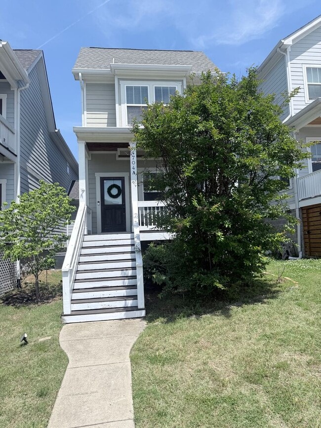 Building Photo - 3 bedroom/3 bath in The Nations!