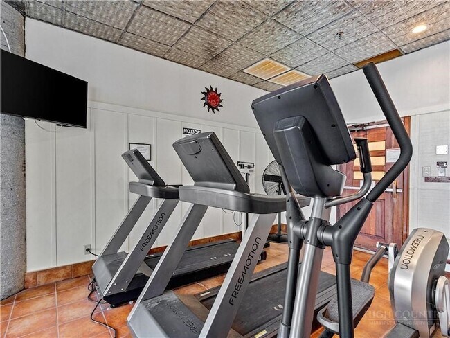 Building Photo - 303 Sugar Top Dr