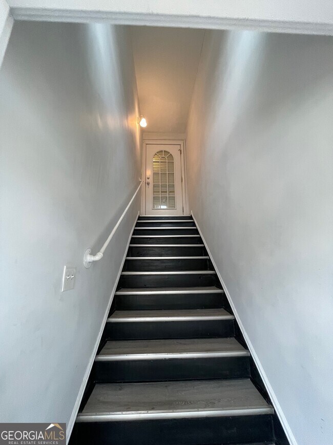 Building Photo - 405 N Park St