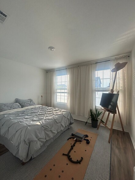 Building Photo - 148 Mica Trl