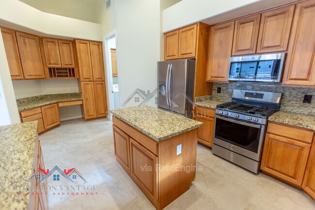 Building Photo - 9562 E Cavalry Dr