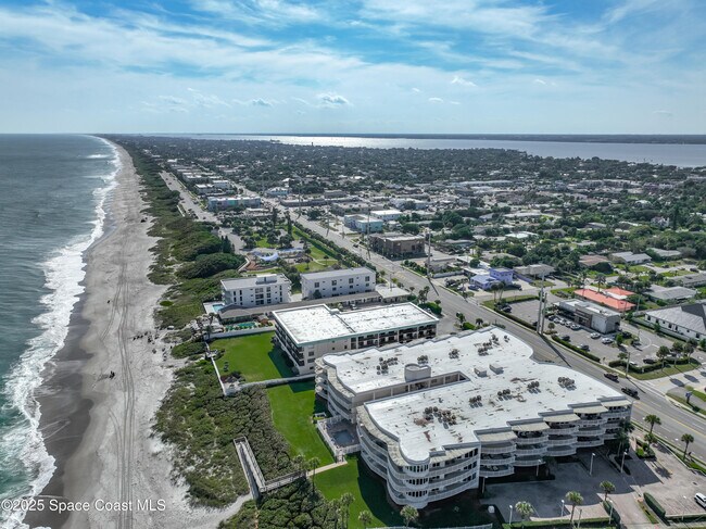 Building Photo - 601 N Miramar Ave