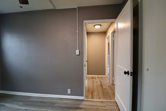 Building Photo - 237 S Kaley St