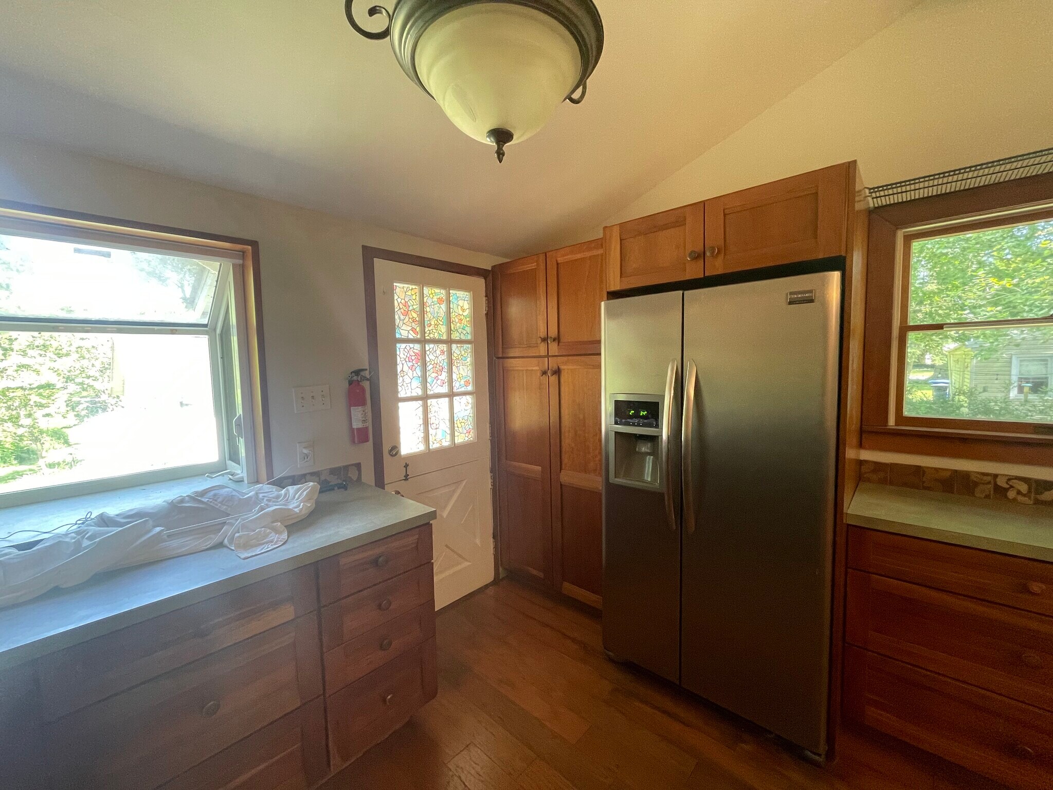 kitchen - 210 Mannion Ave