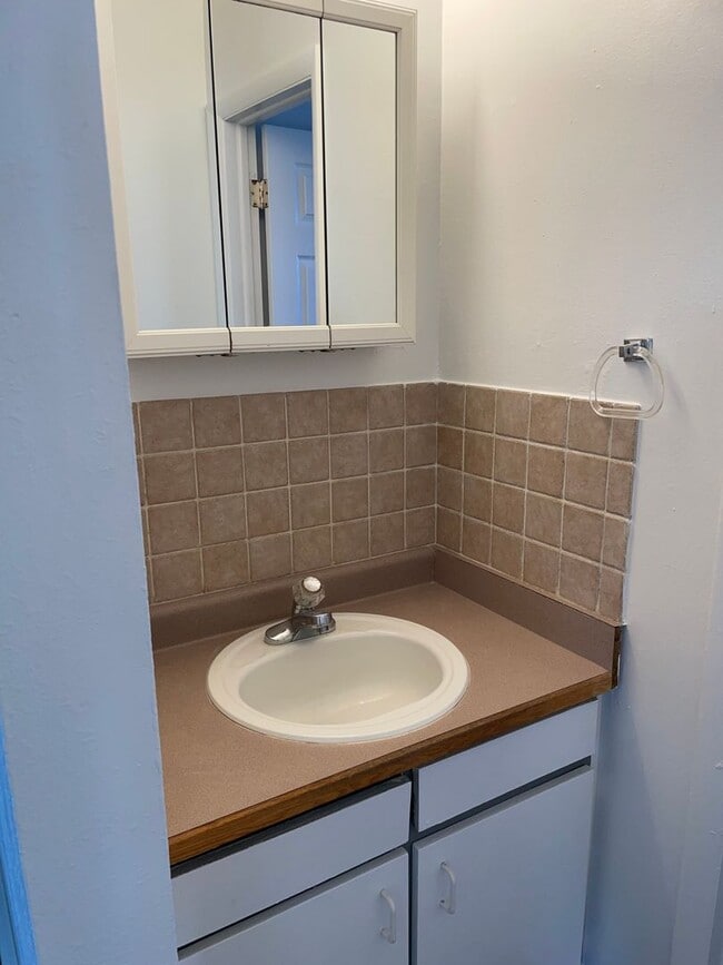 Building Photo - Updated 3 Bed, 1 Bath Upper Unit in Greeley!