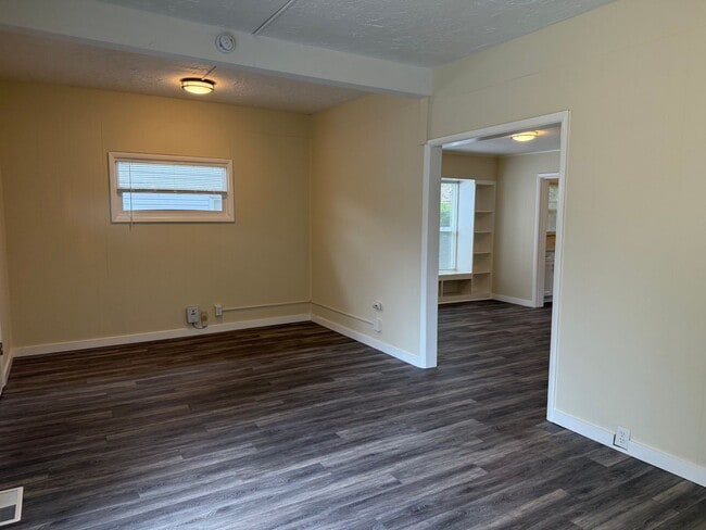 Building Photo - Charming 3-Bedroom Home in the Heart of Ov...