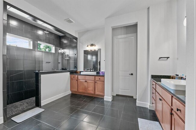 Building Photo - 1801 Headwaters Blvd