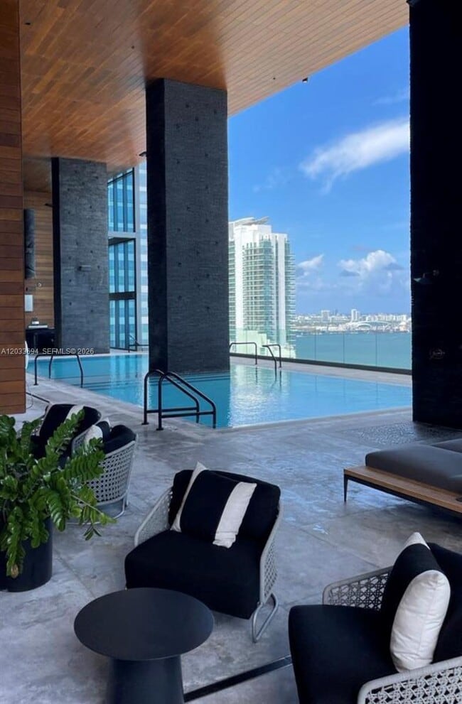 Building Photo - 1451 Brickell Ave