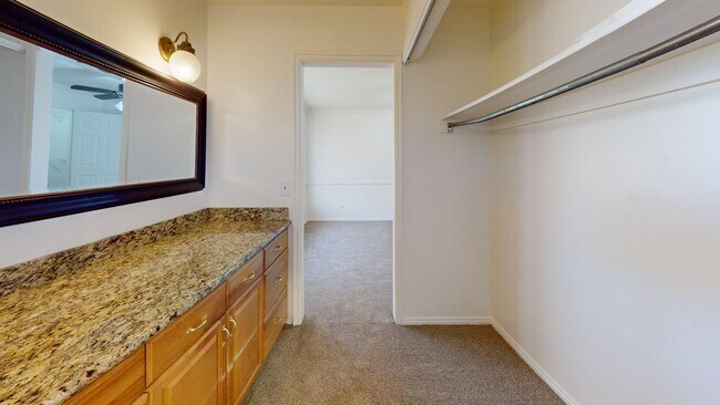 Building Photo - Freshly Updated Gem in Desirable East Side Sandy