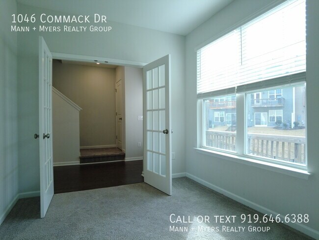Building Photo - 1046 Commack Dr