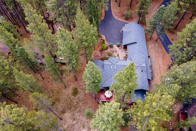 Building Photo - 17028 Cooper Dr