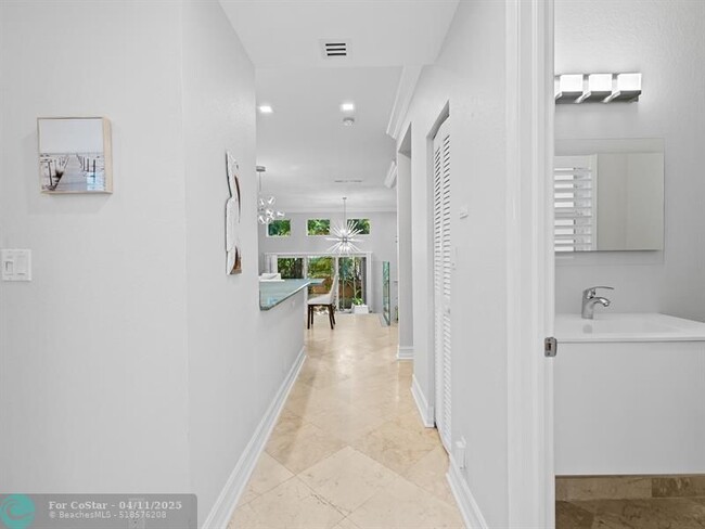 Building Photo - 1705 E Las Olas Blvd