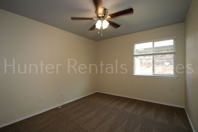 Building Photo - Your Dream Home Awaits on Raeburn Court!