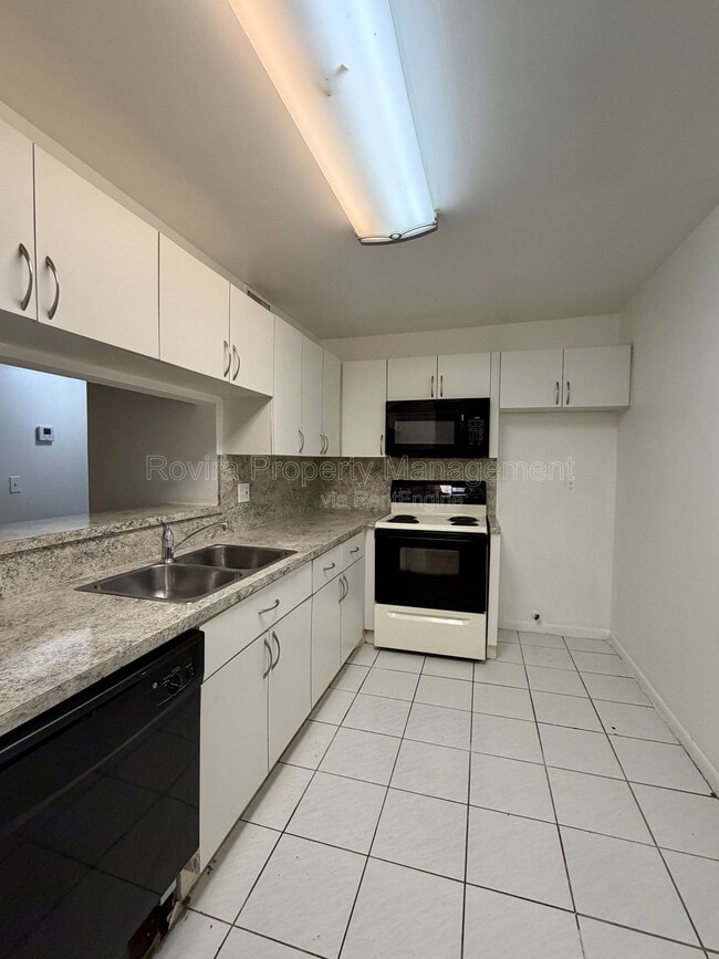 Building Photo - 8660 SW 149th Ave