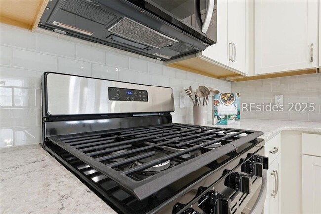 Building Photo - 855 Weekend Ave