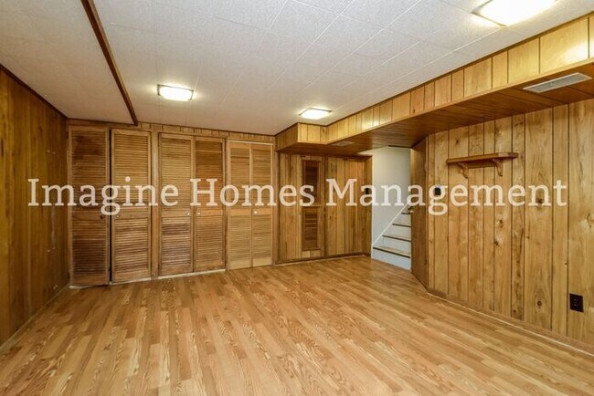Building Photo - Recently Remodeled 3 Bedroom Duplex Ranch ...