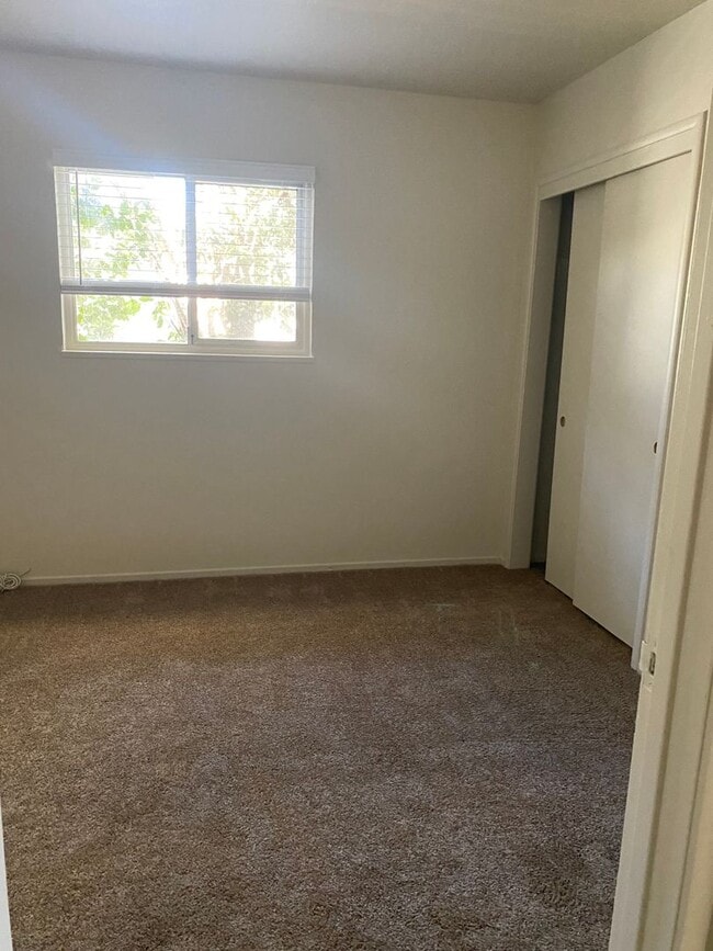 Building Photo - 3 Bedroom 2 Bath Home Close to Downtown and Shopping