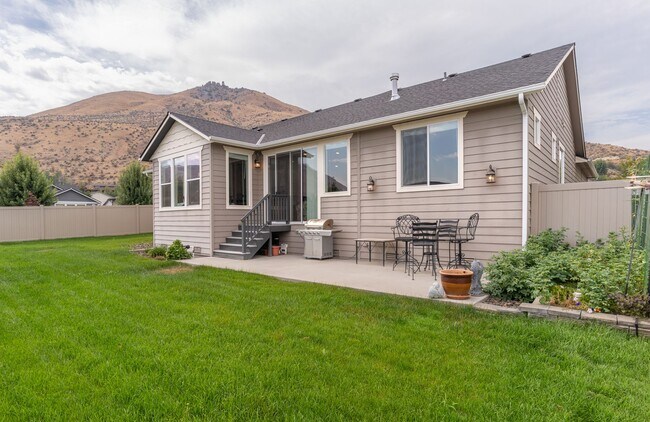Building Photo - 3-bedroom, 2-bathroom home featuring an op...