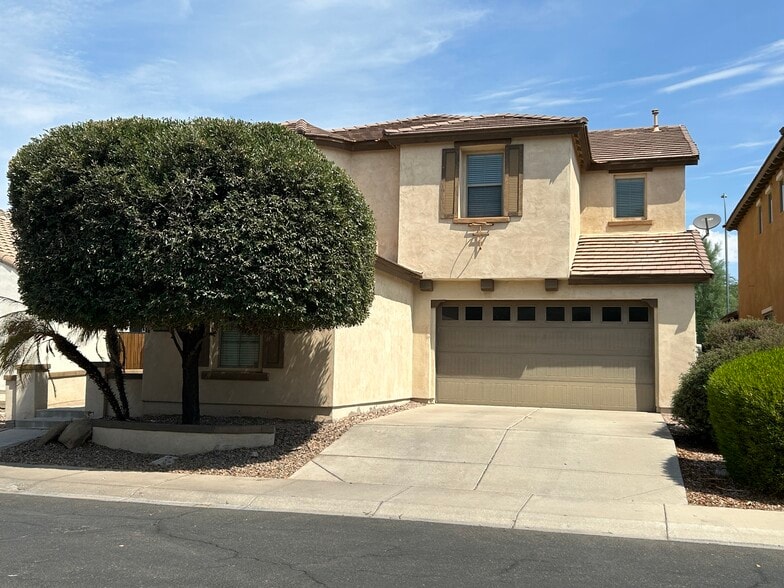 Building Photo - 300 W Wisteria Pl