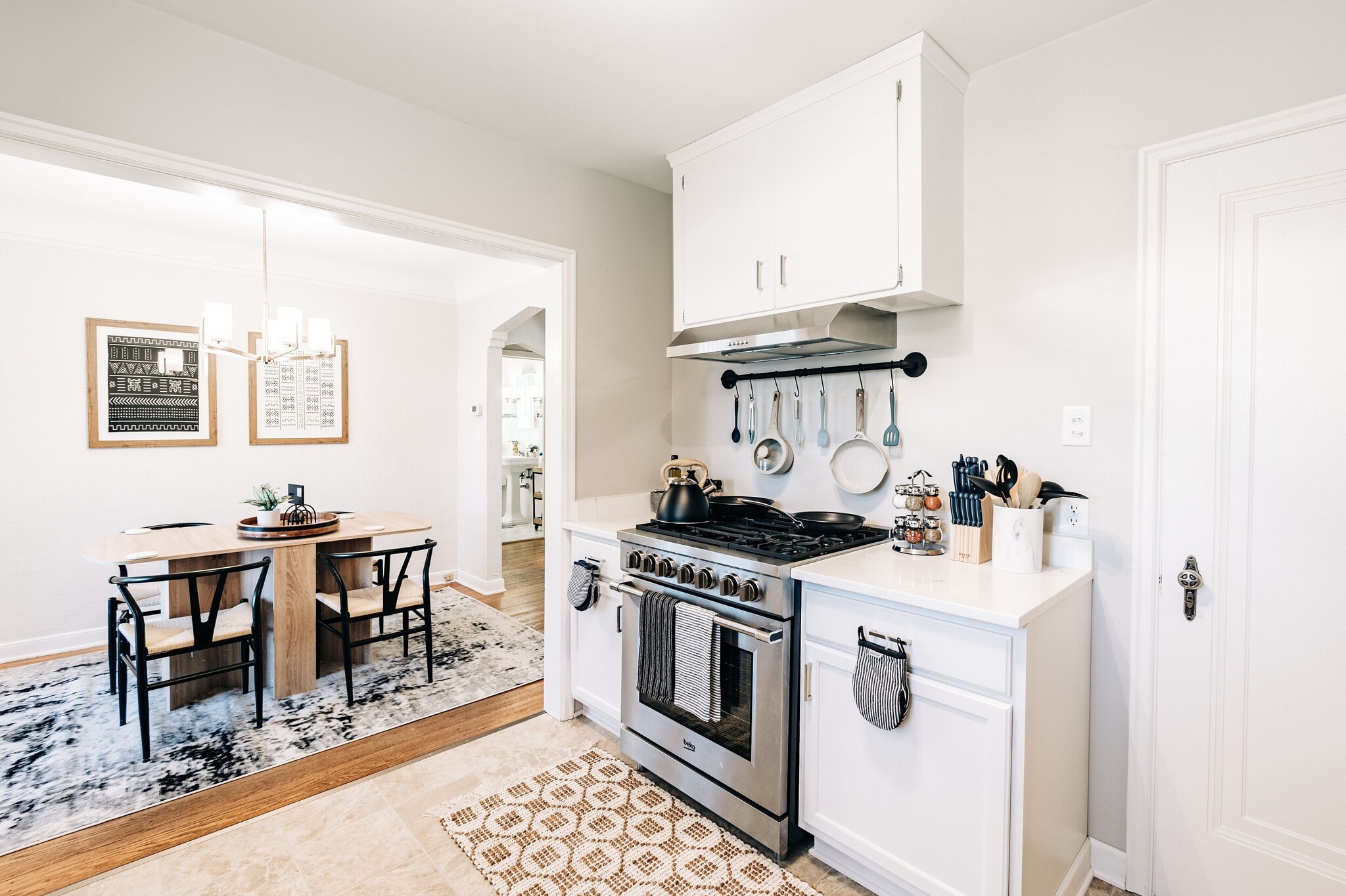 Building Photo - 1570 Chelsea St