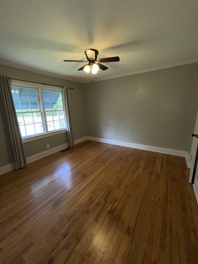 Building Photo - 310 Victory Dr