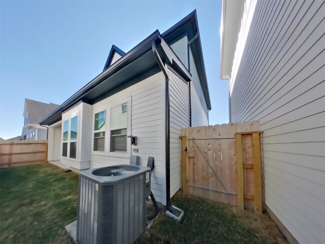 Building Photo - 4930 San Fabiano Ct