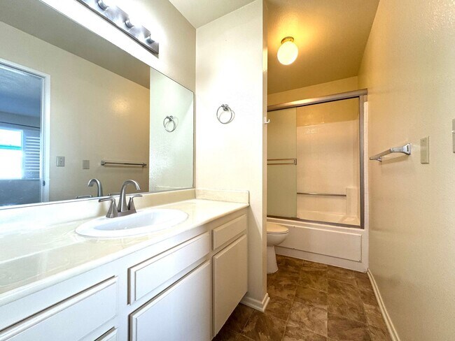 Building Photo - 12251 Moorpark St