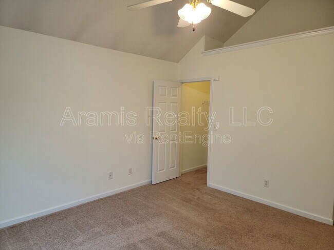 Building Photo - 3241 Cranberry Ln NE