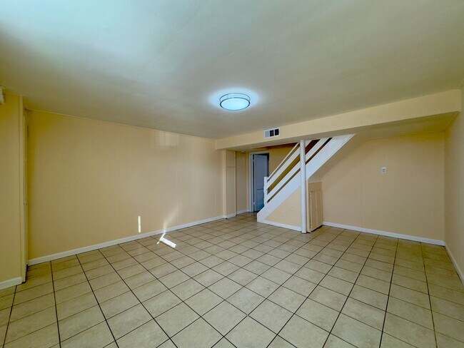 Building Photo - Charming 3 Bedroom/2 Bathroom Townhome in Violetville MD!