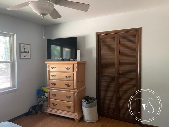 Building Photo - RATE DROP ALERT! (was $2800/month)