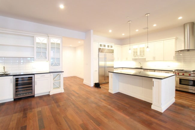 Building Photo - 500 Broadway