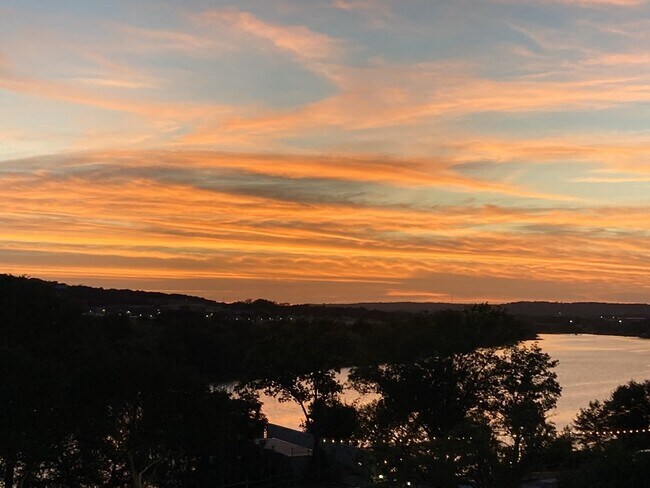 Building Photo - 1006 Guadalupe St