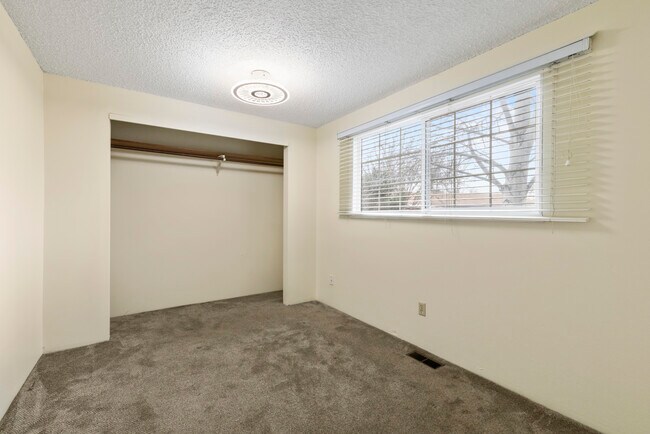 Building Photo - 4802 Sturdivant Ave