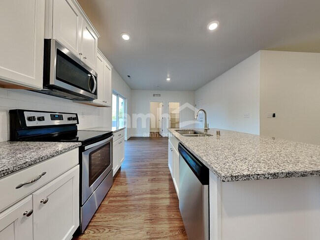 Building Photo - 13918 106th Ave E