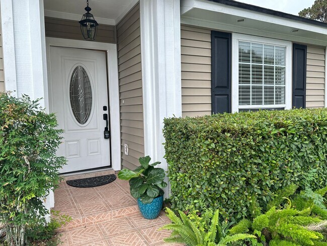 Building Photo - Beautiful 3Bed 2Bath in Hunters Ridge!