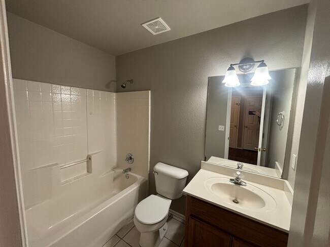 Building Photo - Beautiful 3 Bed 2 Bath in Norman