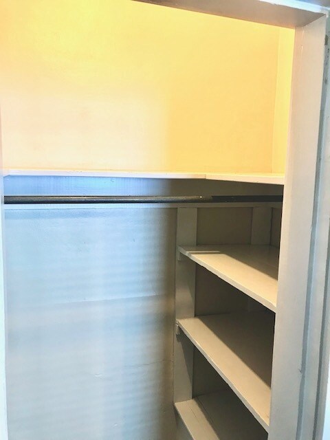 Building Photo - 306 Oakridge Blvd