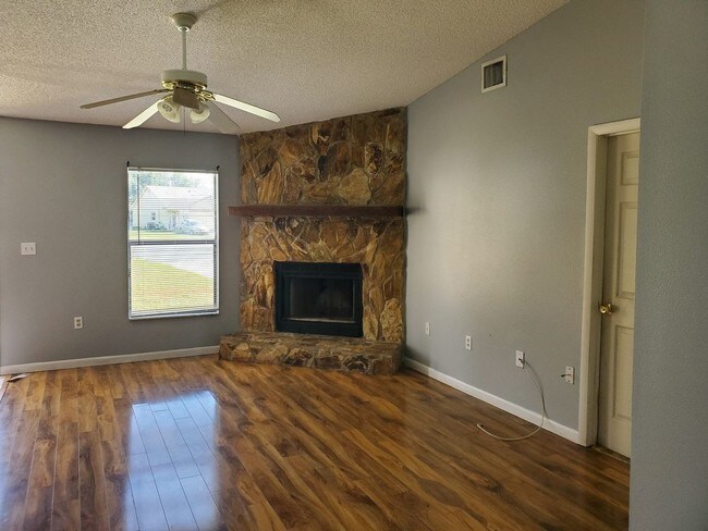 Building Photo - 3249 Cottonwood Ct